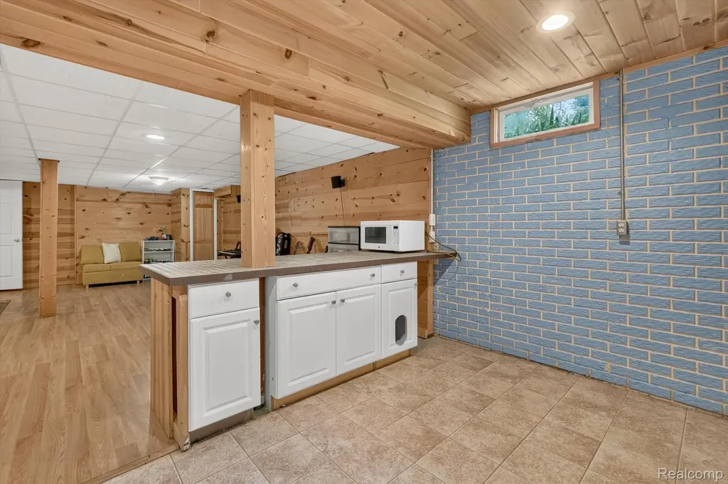 339 Wildflower Lane Lapeer City MI 48446