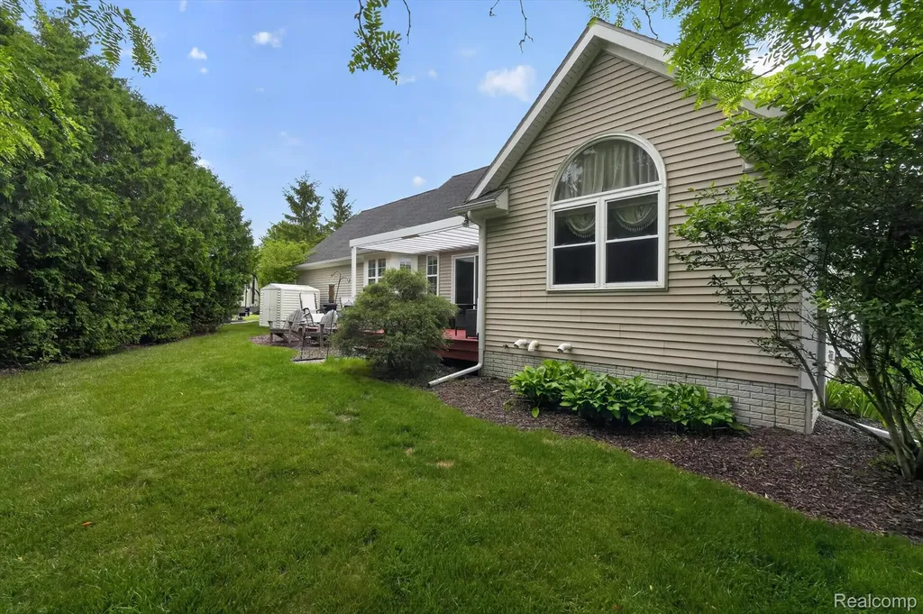 339 Wildflower Lane Lapeer City MI 48446