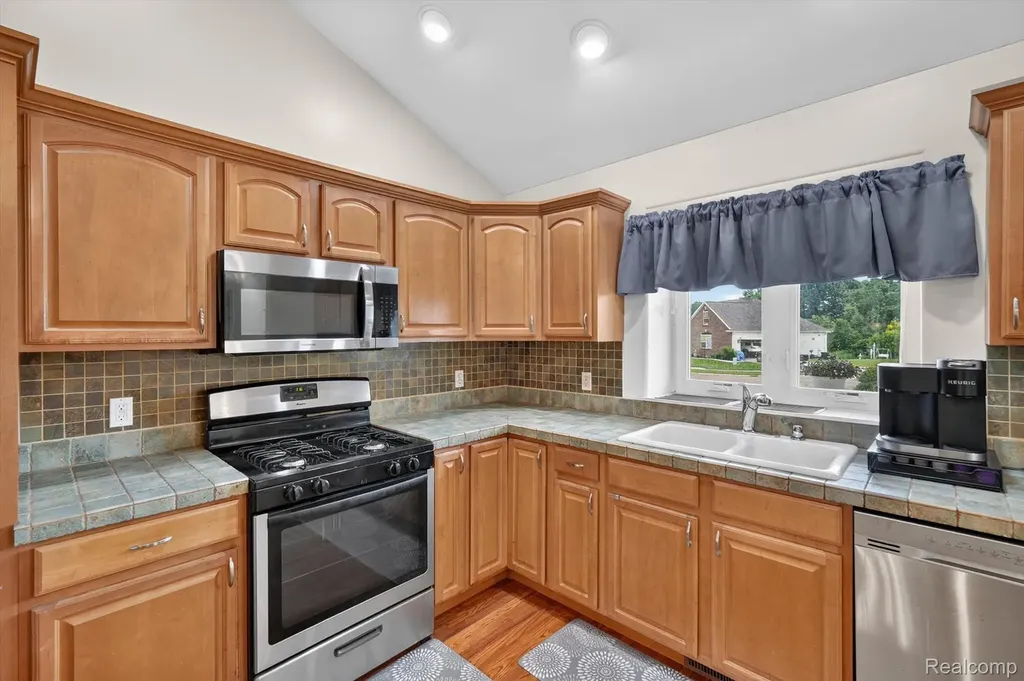 339 Wildflower Lane Lapeer City MI 48446