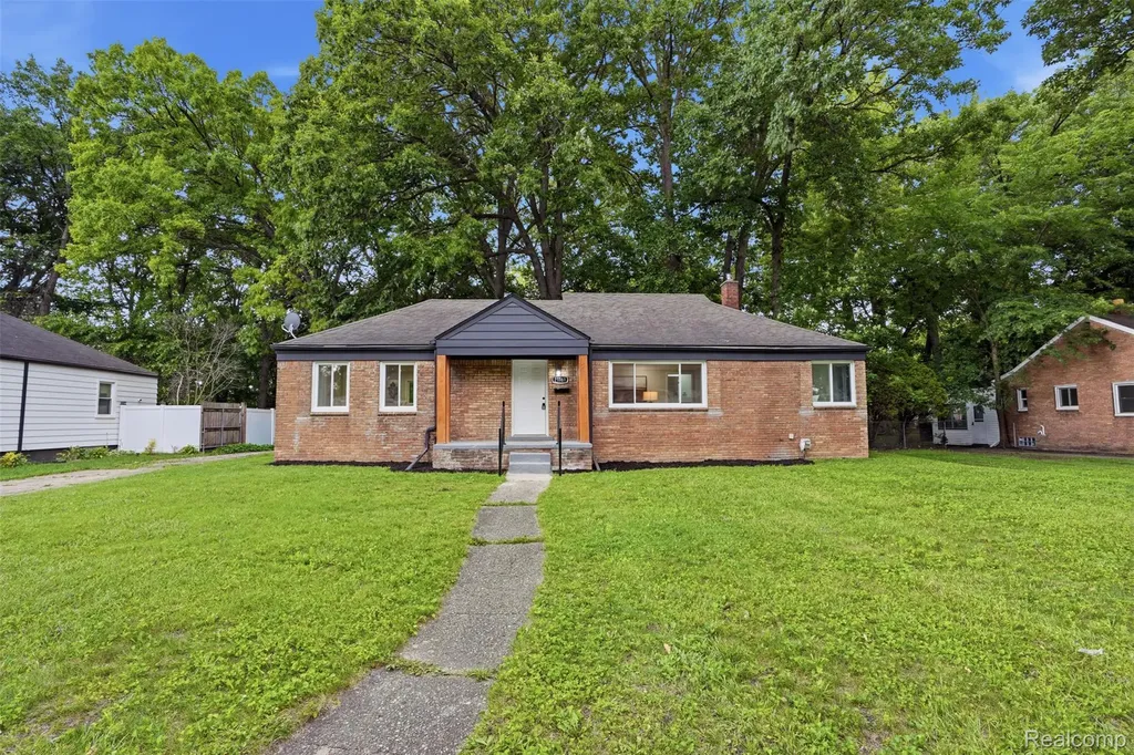 21161 Westhampton Street Oak Park City MI 48237