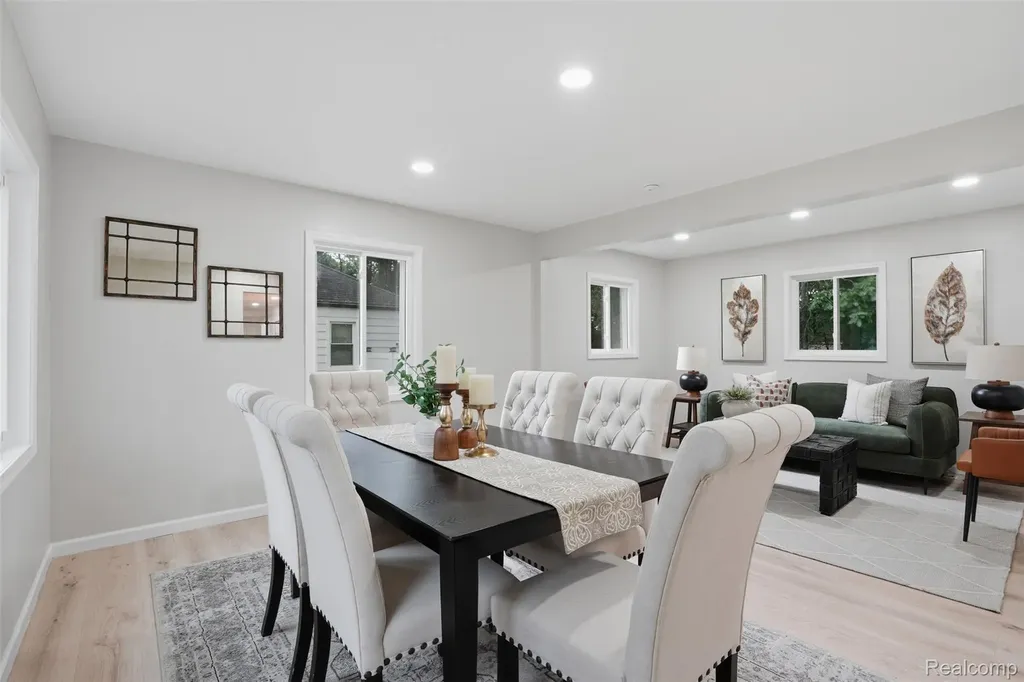 21161 Westhampton Street Oak Park City MI 48237