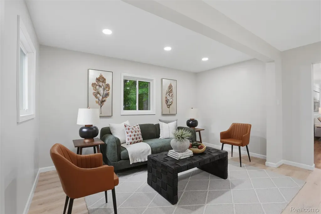21161 Westhampton Street Oak Park City MI 48237