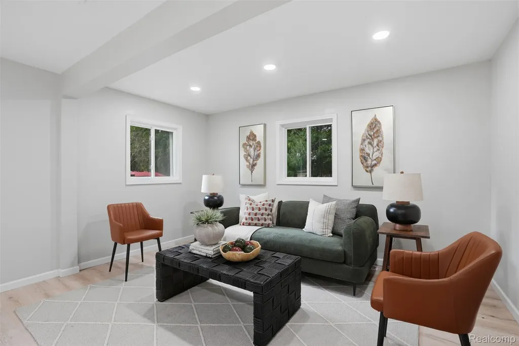 21161 Westhampton Street Oak Park City MI 48237