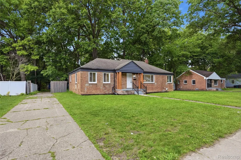 21161 Westhampton Street Oak Park City MI 48237