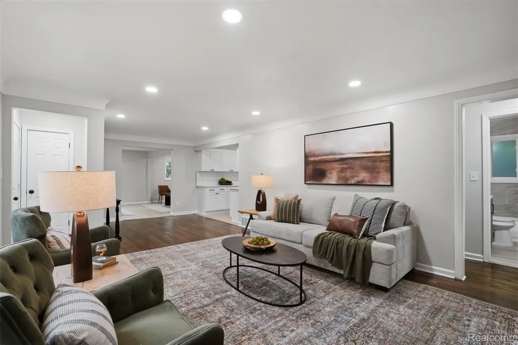 21161 Westhampton Street Oak Park City MI 48237