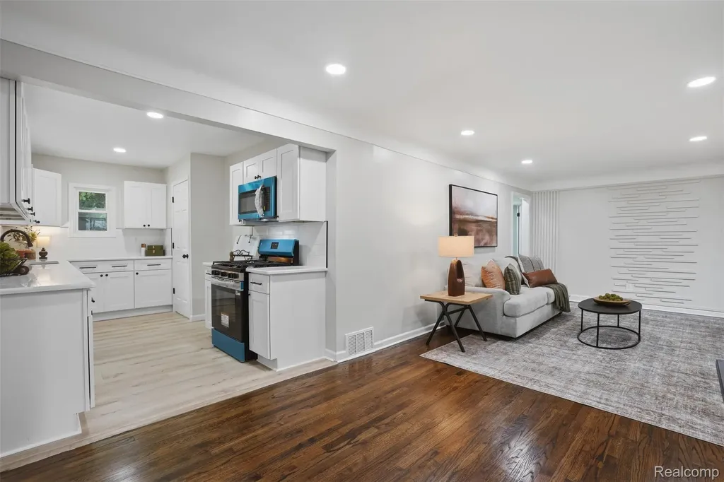 21161 Westhampton Street Oak Park City MI 48237