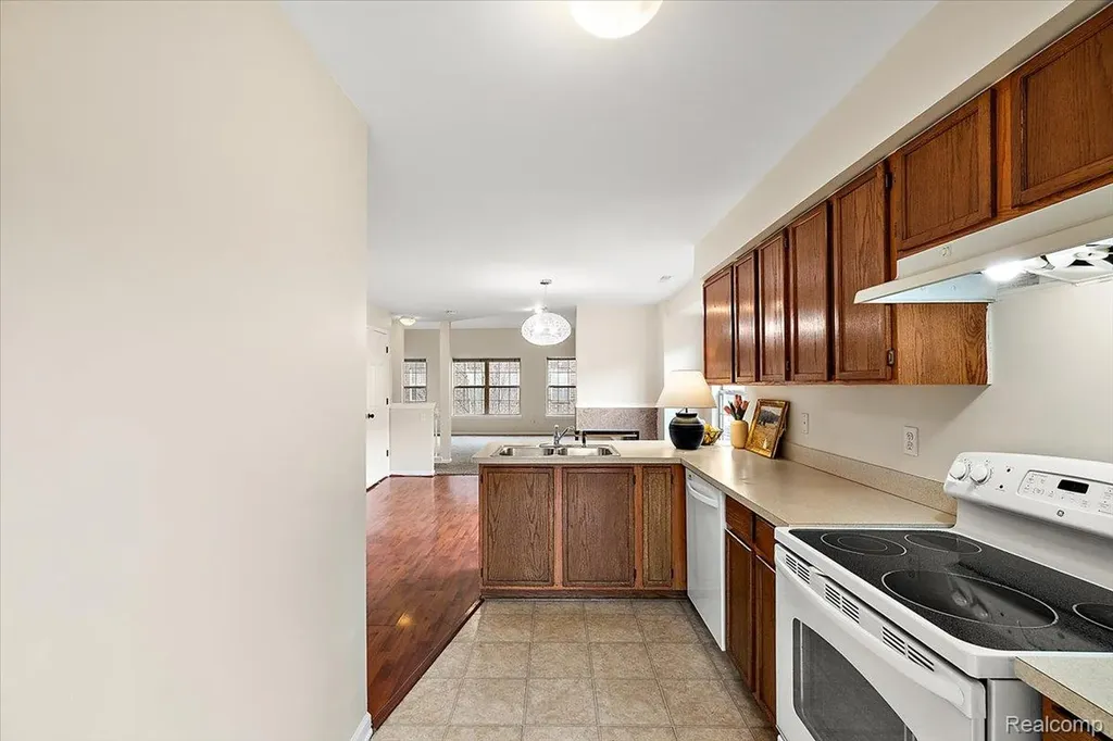 43 Georgetown Court Dearborn City MI 48126