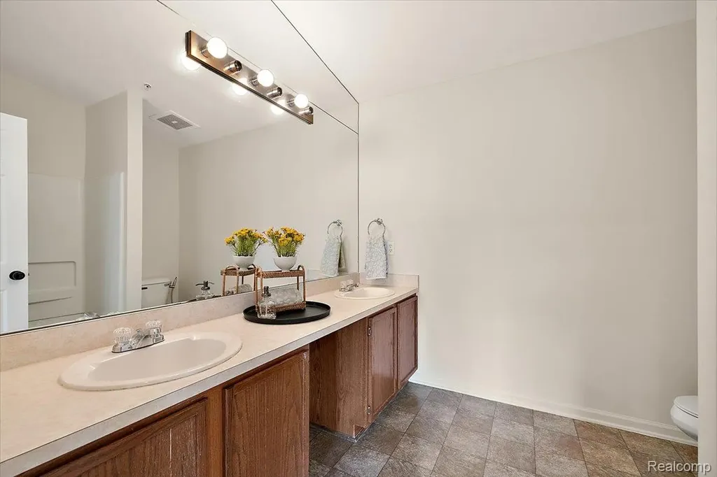 43 Georgetown Court Dearborn City MI 48126