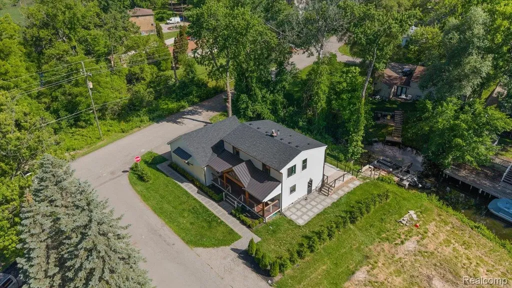 5150 Cheyenne Avenue Waterford Charter Township MI 48327