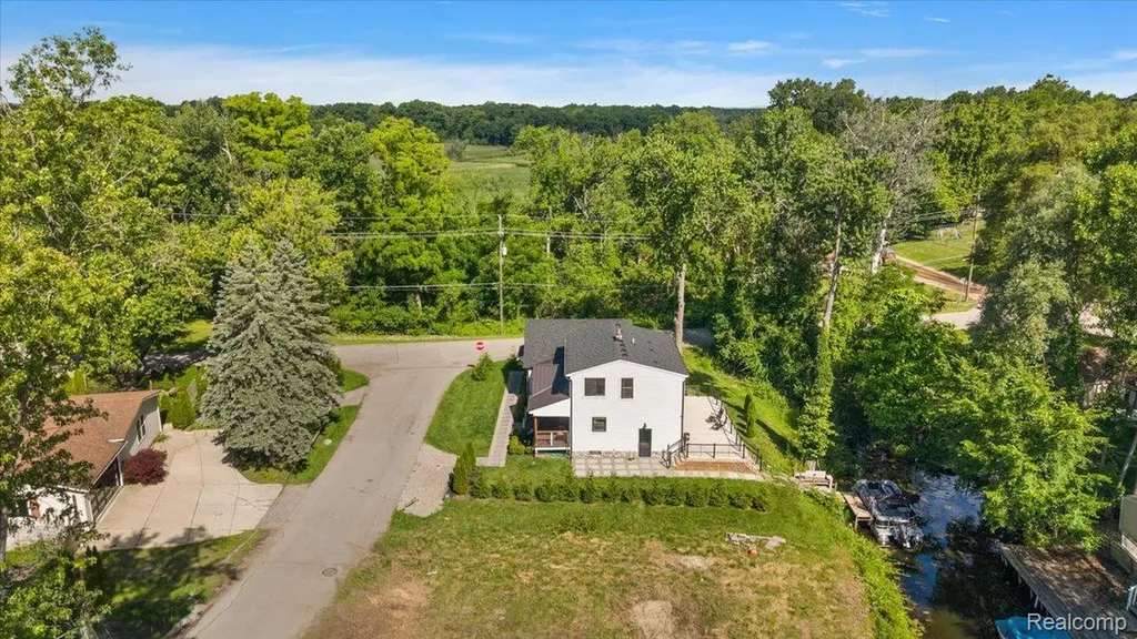 5150 Cheyenne Avenue Waterford Charter Township MI 48327