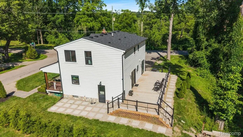 5150 Cheyenne Avenue Waterford Charter Township MI 48327