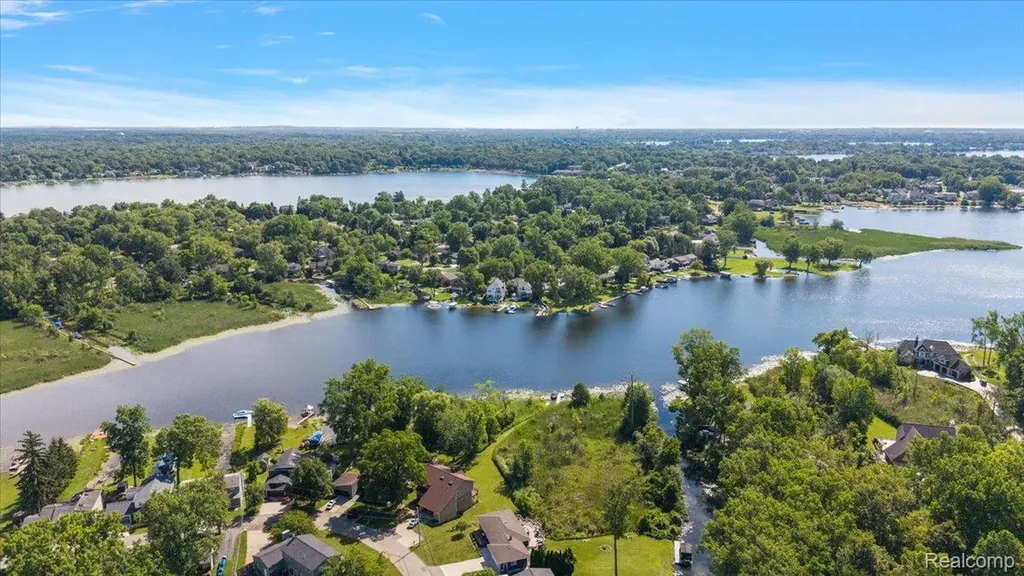 5150 Cheyenne Avenue Waterford Charter Township MI 48327
