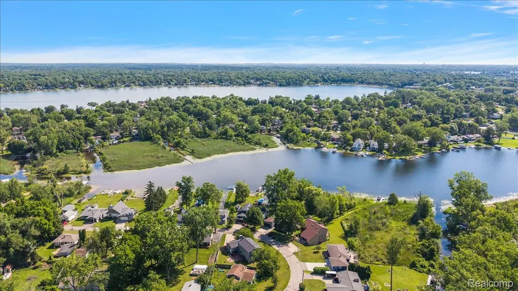 5150 Cheyenne Avenue Waterford Charter Township MI 48327