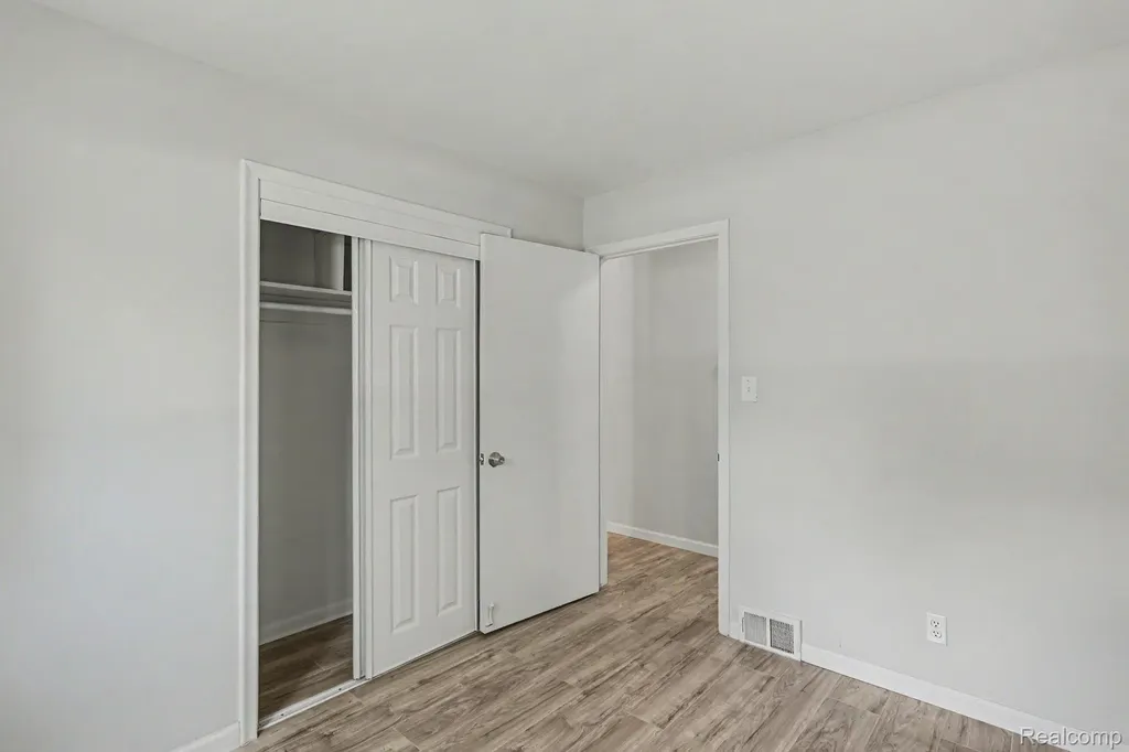2360 Pineview West Bloomfield Charter Township MI 48324