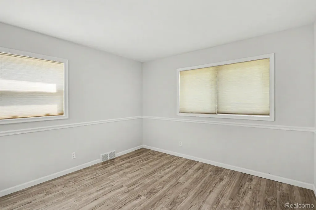 2360 Pineview West Bloomfield Charter Township MI 48324