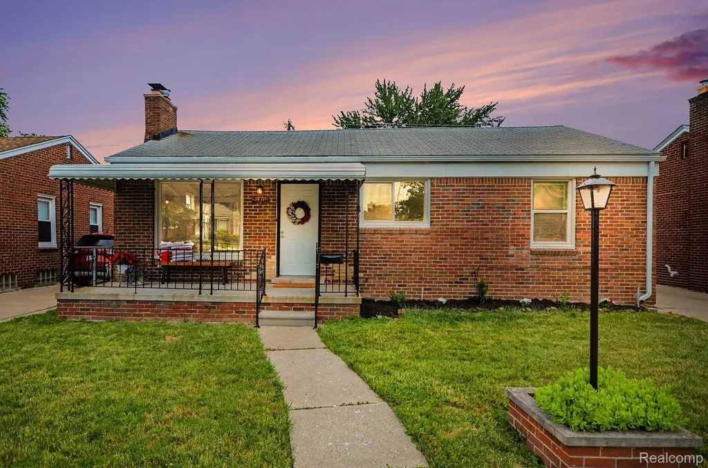 21701 Sunnyside Street St. Clair Shores City MI 48080