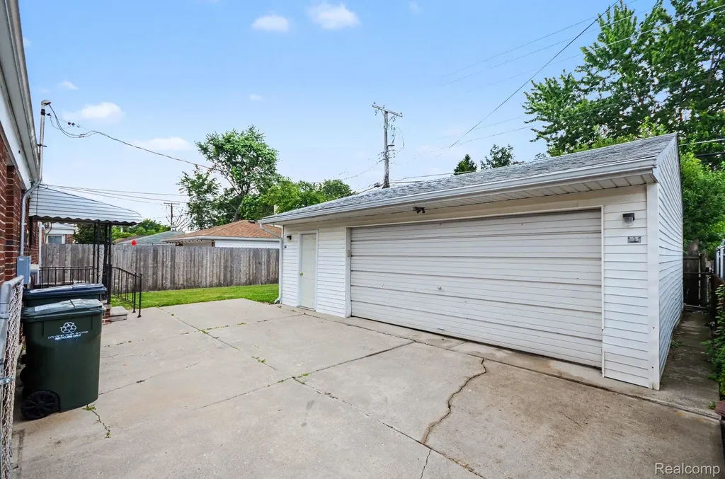 21701 Sunnyside Street St. Clair Shores City MI 48080