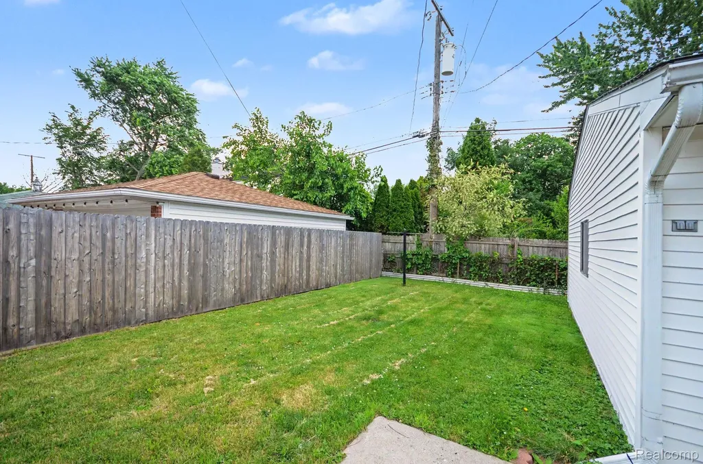21701 Sunnyside Street St. Clair Shores City MI 48080