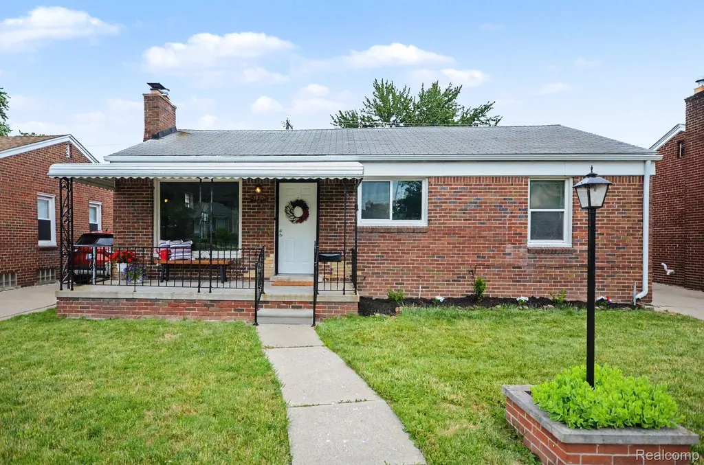 21701 Sunnyside Street St. Clair Shores City MI 48080