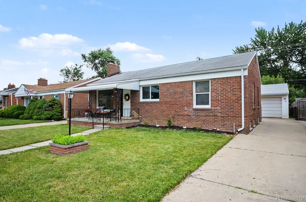 21701 Sunnyside Street St. Clair Shores City MI 48080