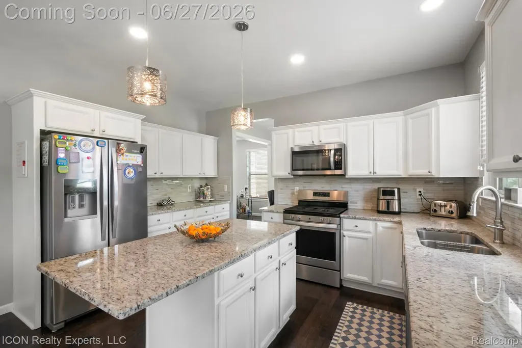 884 Grandview Drive Commerce Charter Township MI 48390