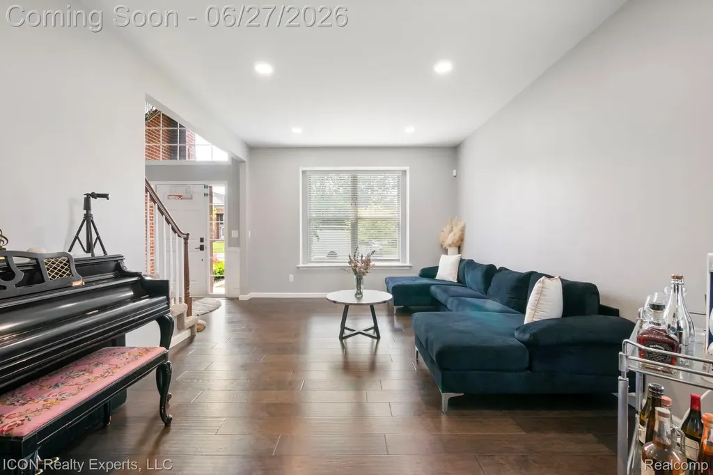 884 Grandview Drive Commerce Charter Township MI 48390
