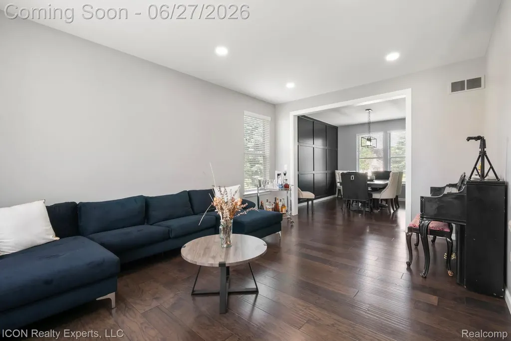 884 Grandview Drive Commerce Charter Township MI 48390