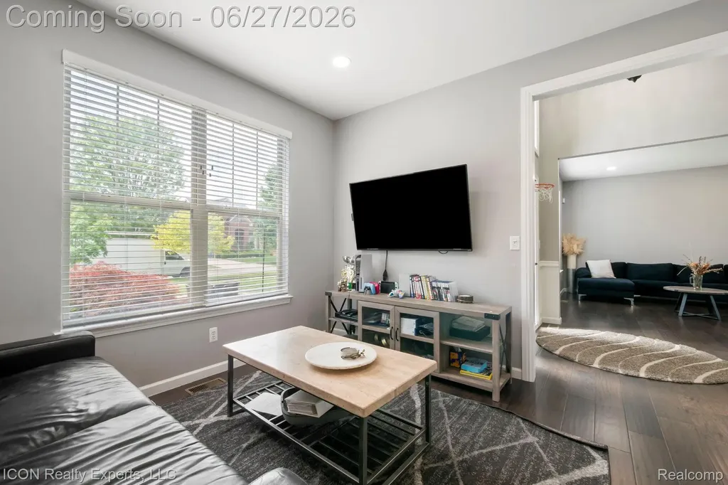 884 Grandview Drive Commerce Charter Township MI 48390