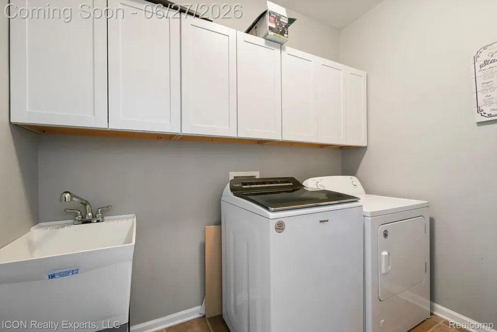 884 Grandview Drive Commerce Charter Township MI 48390