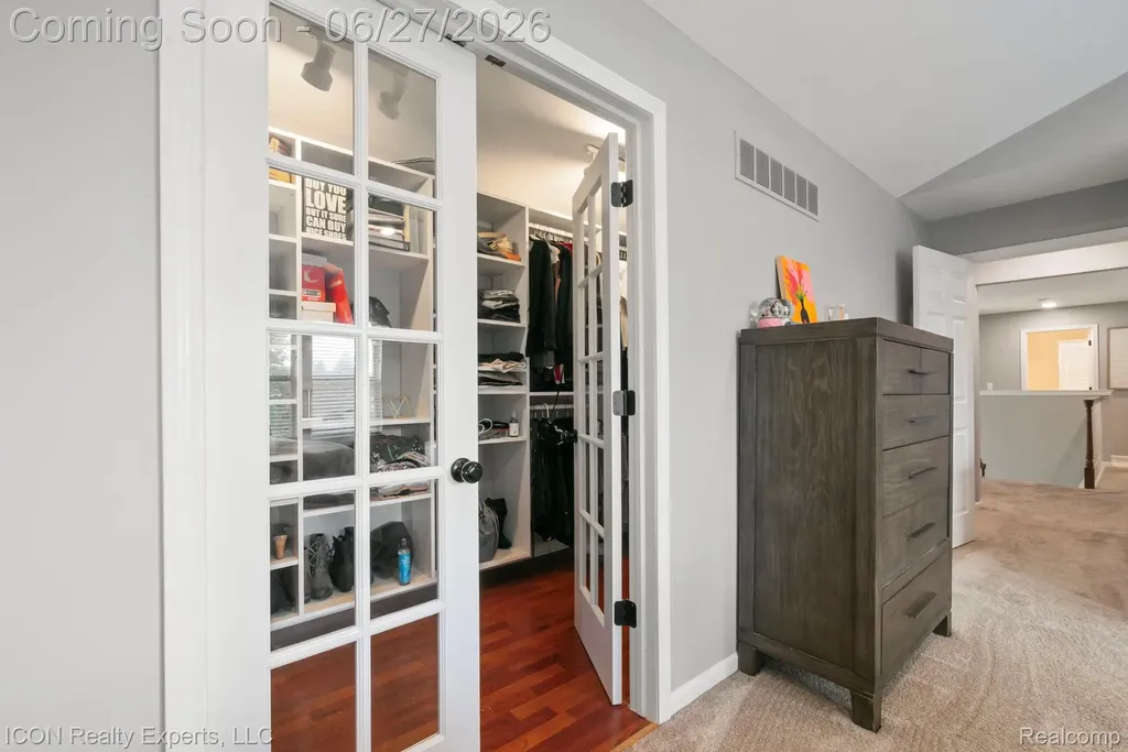 884 Grandview Drive Commerce Charter Township MI 48390