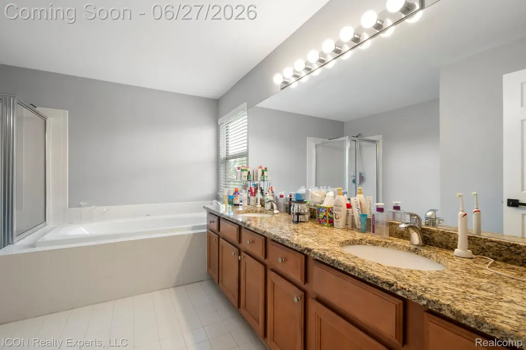 884 Grandview Drive Commerce Charter Township MI 48390