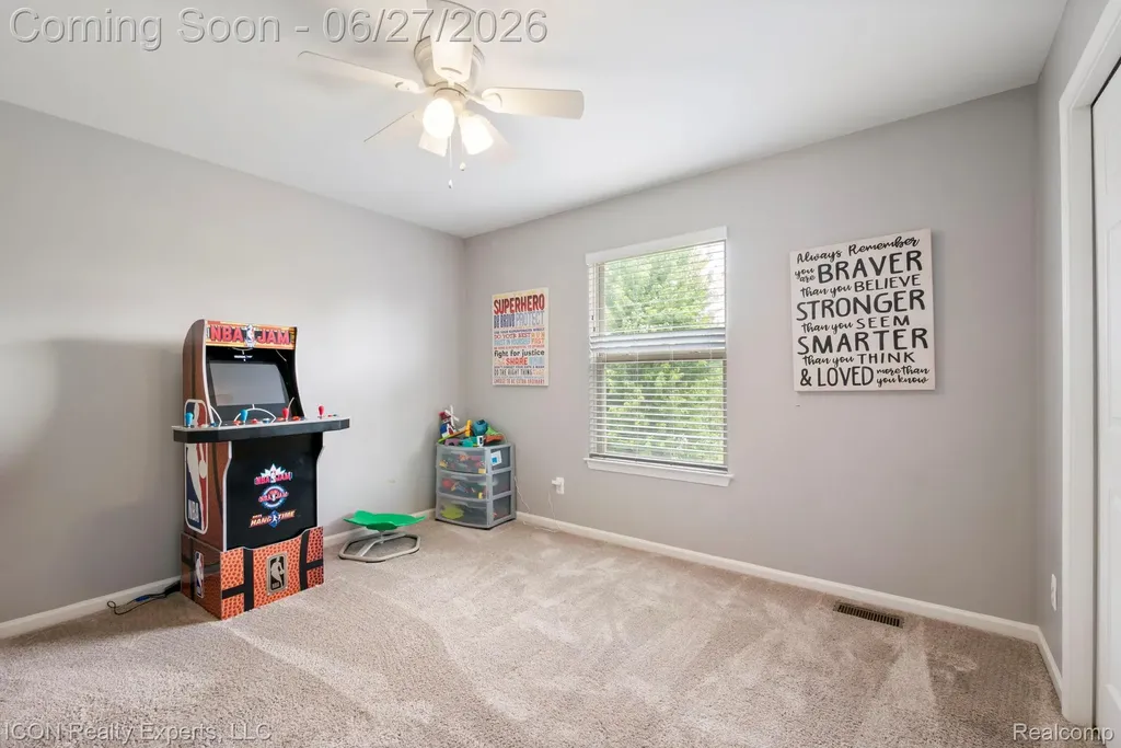 884 Grandview Drive Commerce Charter Township MI 48390