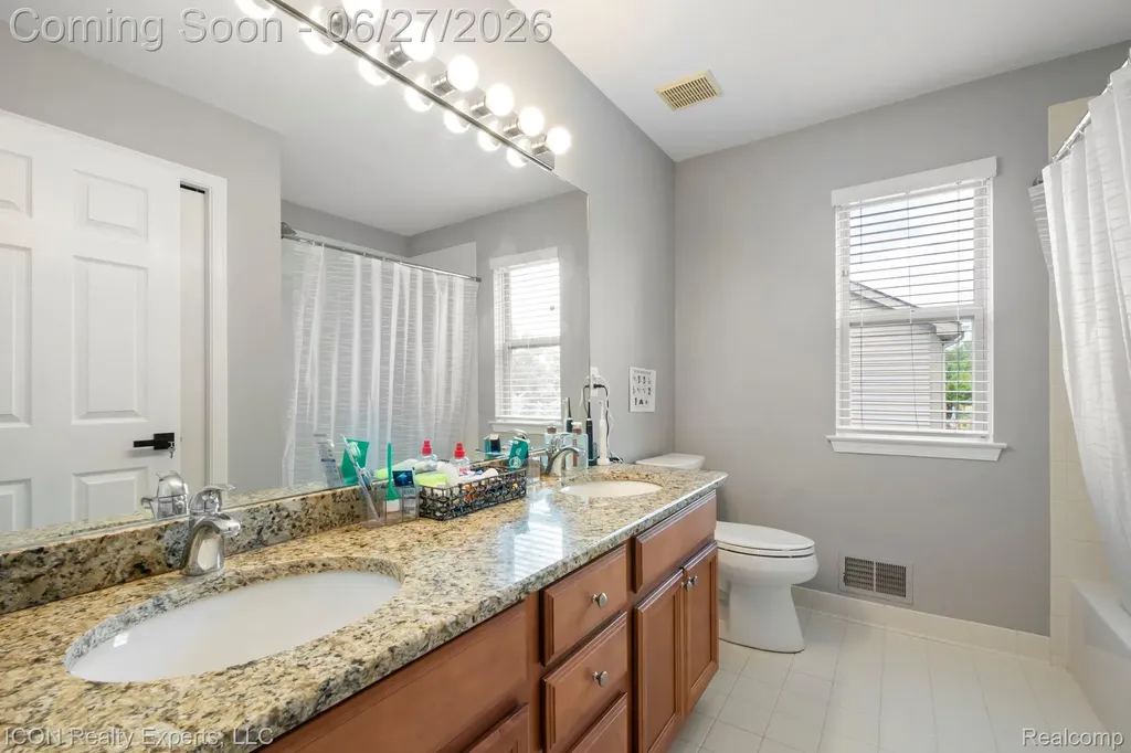 884 Grandview Drive Commerce Charter Township MI 48390
