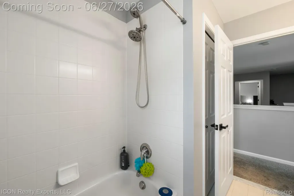 884 Grandview Drive Commerce Charter Township MI 48390