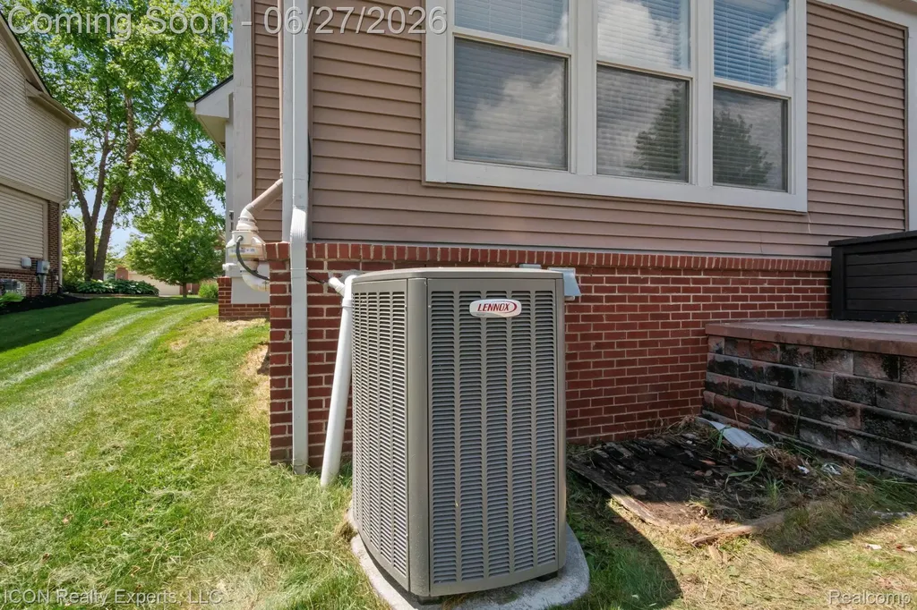 884 Grandview Drive Commerce Charter Township MI 48390