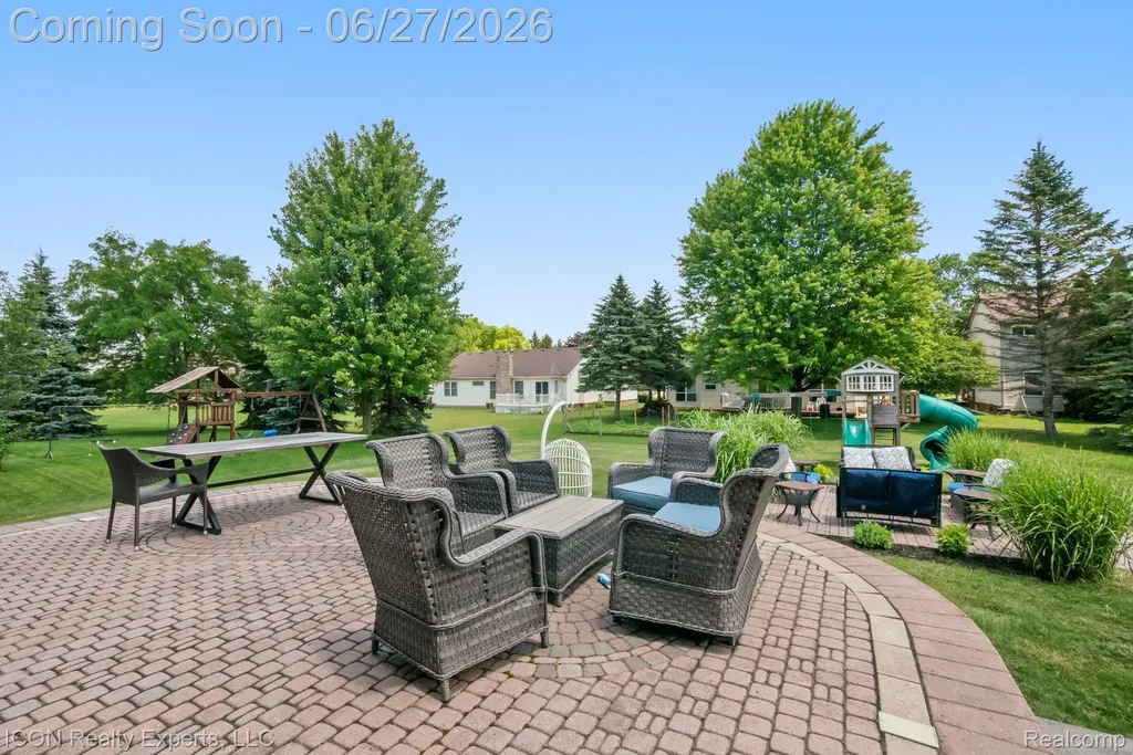 884 Grandview Drive Commerce Charter Township MI 48390