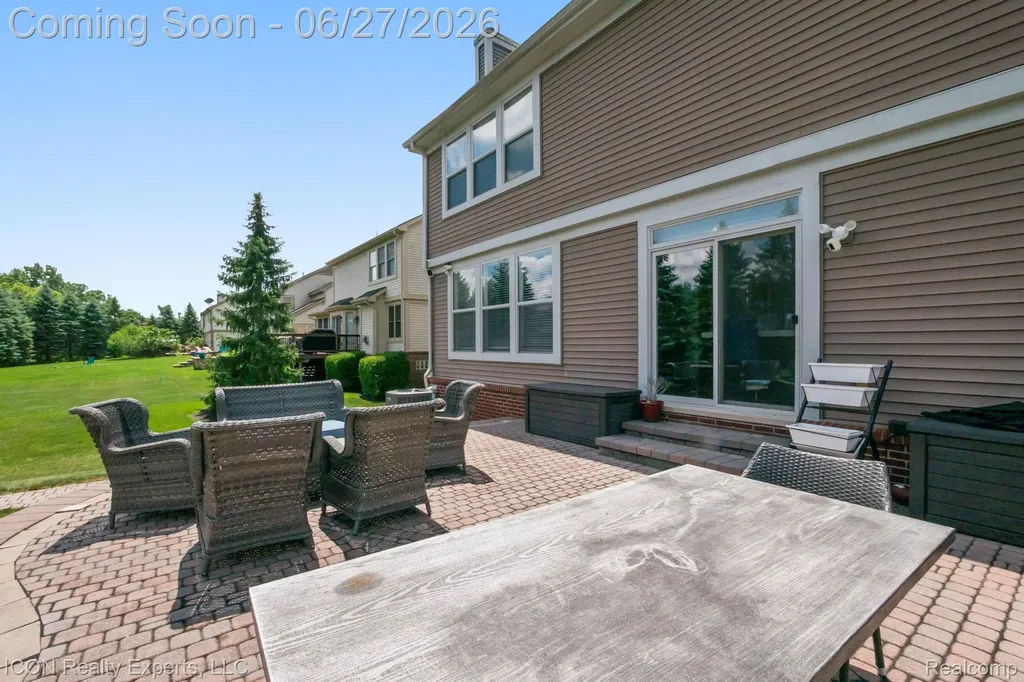 884 Grandview Drive Commerce Charter Township MI 48390