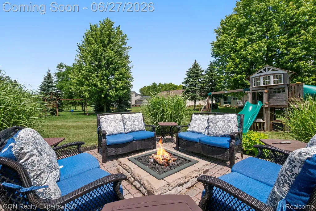 884 Grandview Drive Commerce Charter Township MI 48390