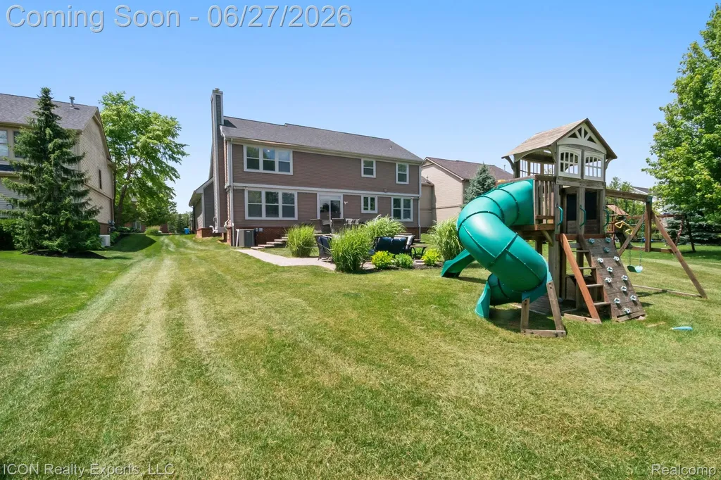 884 Grandview Drive Commerce Charter Township MI 48390