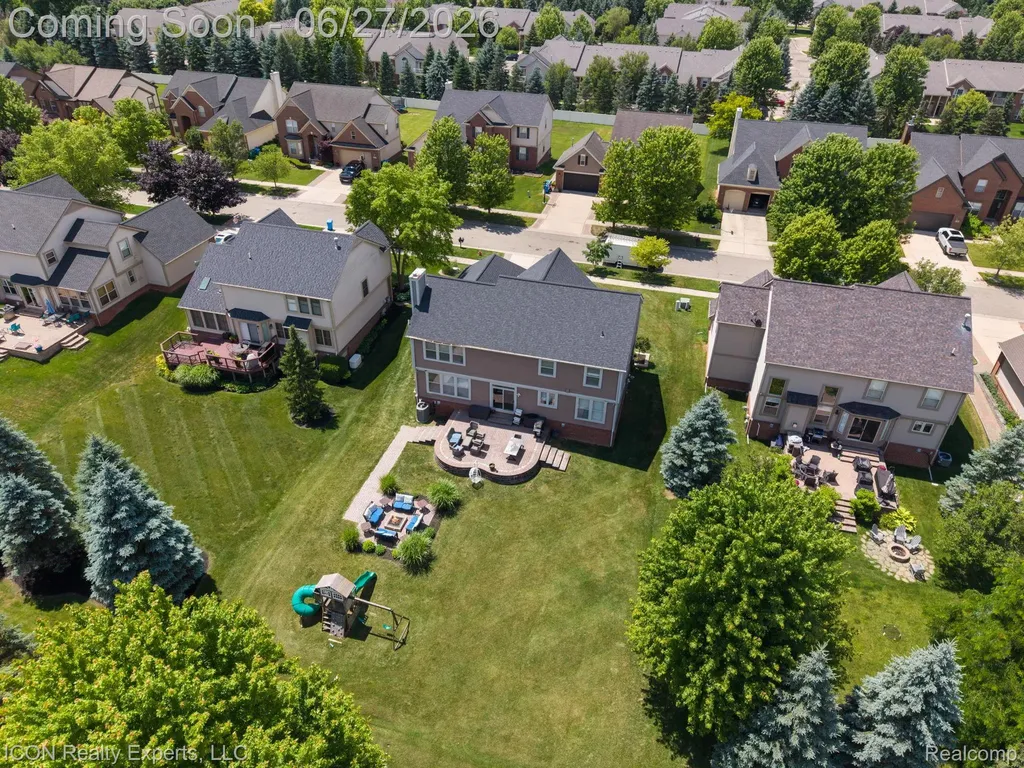 884 Grandview Drive Commerce Charter Township MI 48390