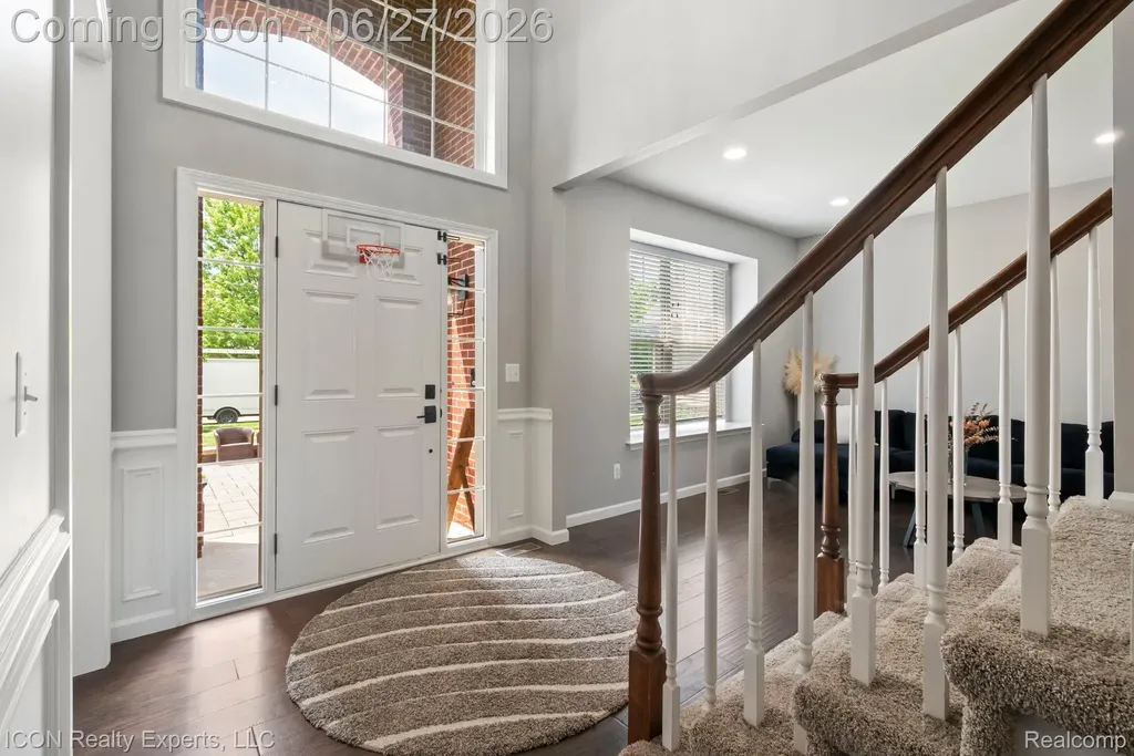 884 Grandview Drive Commerce Charter Township MI 48390