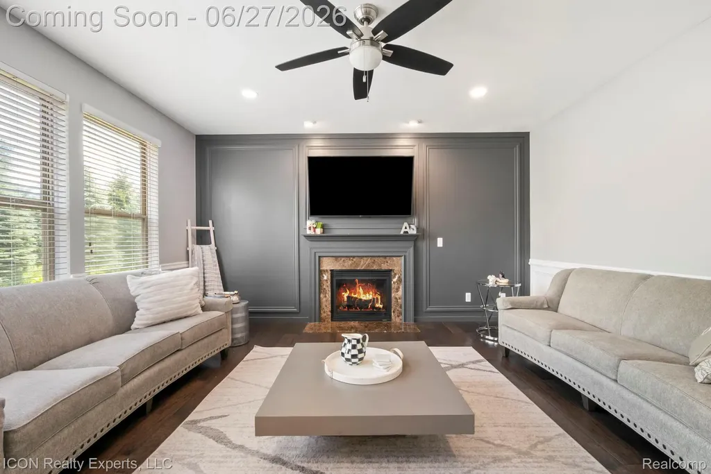 884 Grandview Drive Commerce Charter Township MI 48390