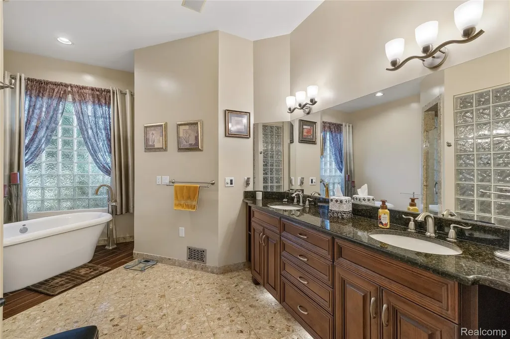 49539 Nautical Drive Chesterfield Township MI 48047