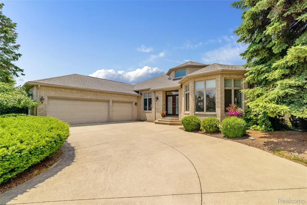 49539 Nautical Drive Chesterfield Township MI 48047