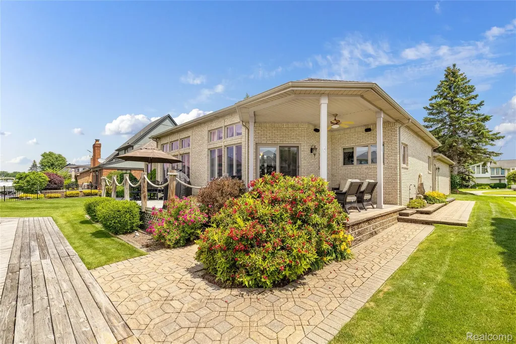 49539 Nautical Drive Chesterfield Township MI 48047