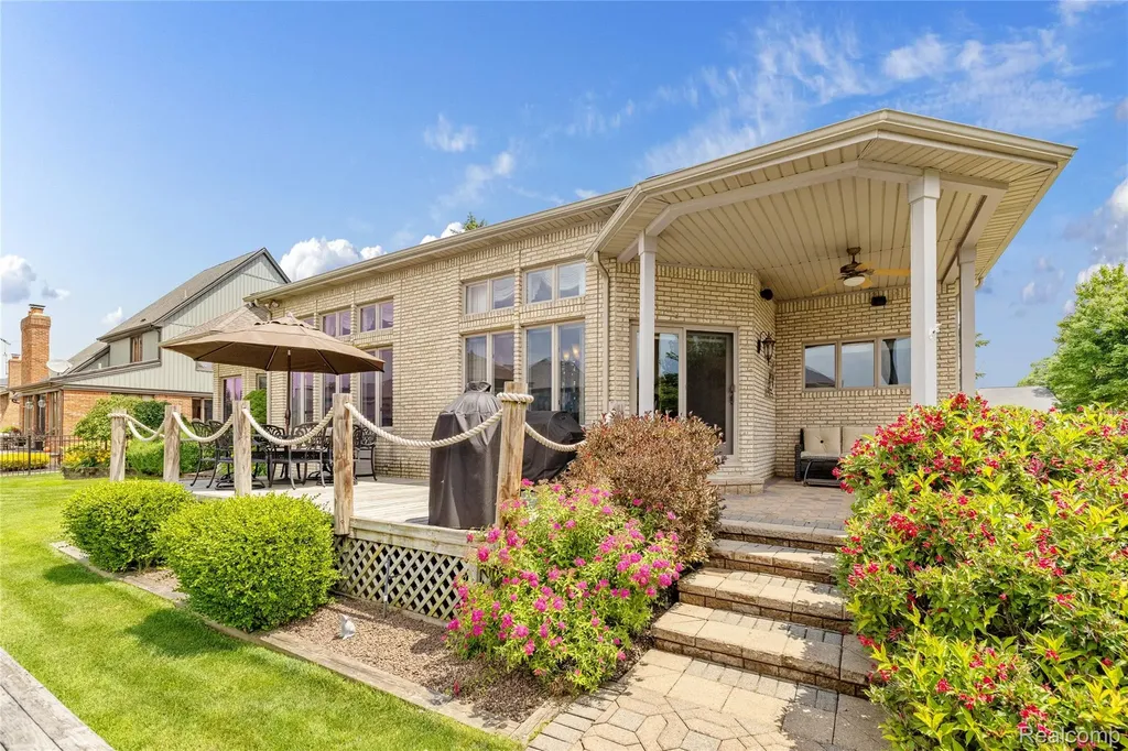 49539 Nautical Drive Chesterfield Township MI 48047