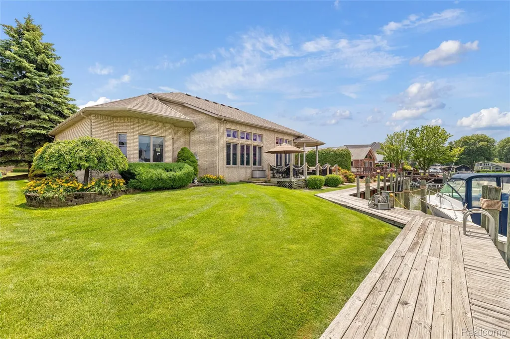 49539 Nautical Drive Chesterfield Township MI 48047