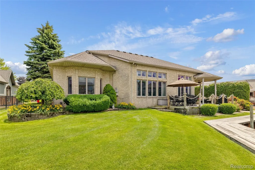 49539 Nautical Drive Chesterfield Township MI 48047