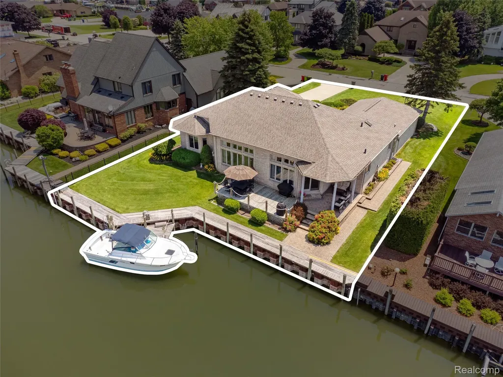 49539 Nautical Drive Chesterfield Township MI 48047