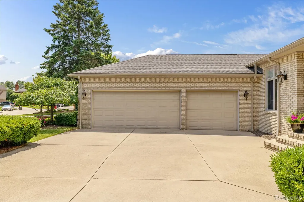 49539 Nautical Drive Chesterfield Township MI 48047